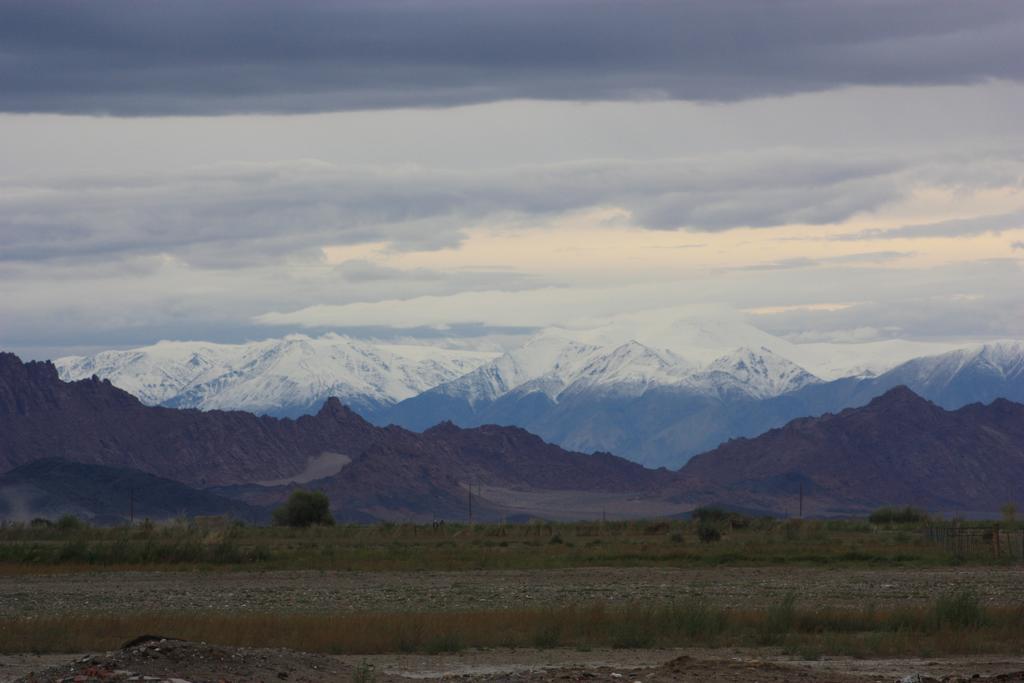 Golden Gobi Hostel & Tours Улан-Батор Экстерьер фото